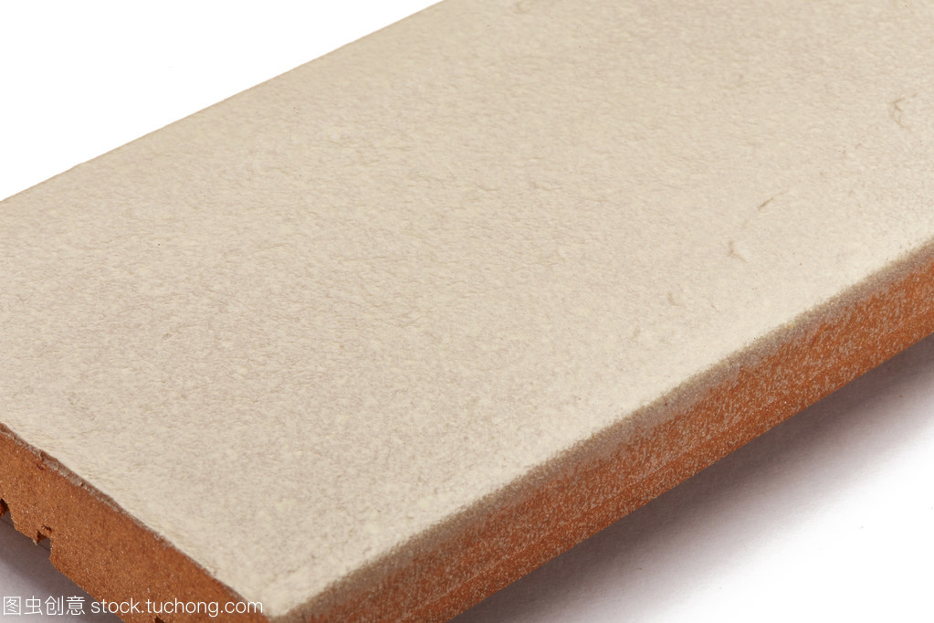 熟料在白色瓷砖与钢材中的双重应用与价值